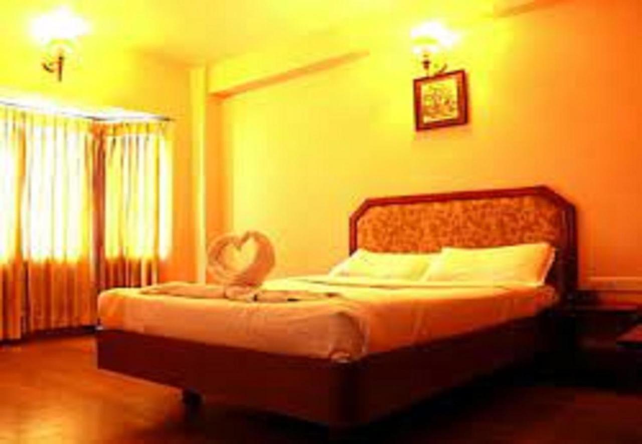 Hotel Blue Bird Утакаманд Экстерьер фото