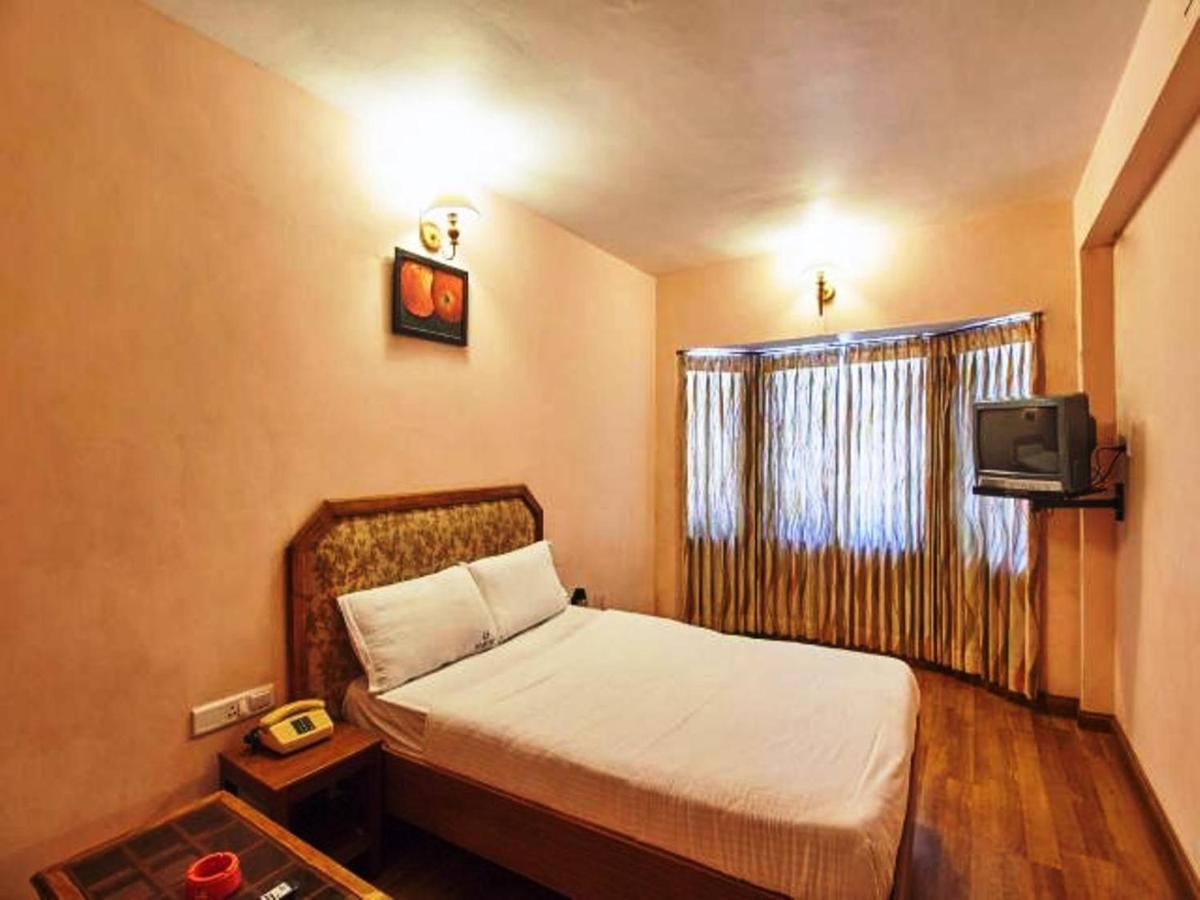 Hotel Blue Bird Утакаманд Экстерьер фото