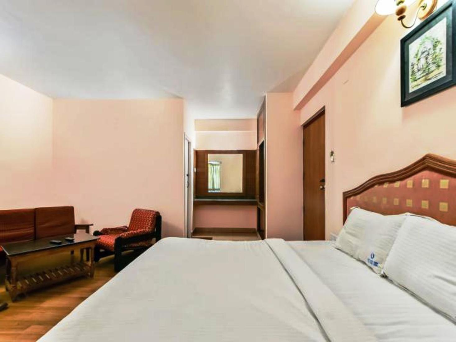 Hotel Blue Bird Утакаманд Экстерьер фото