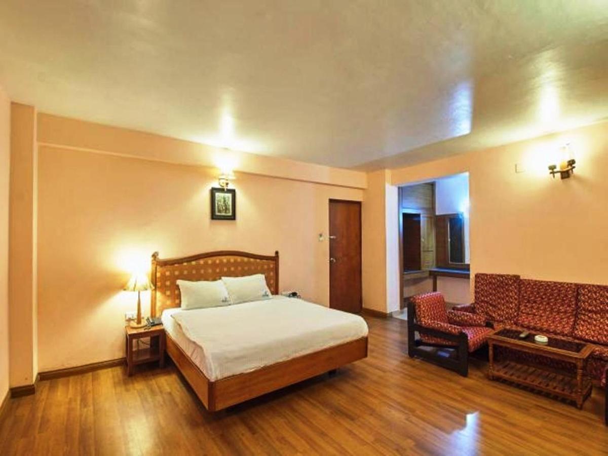 Hotel Blue Bird Утакаманд Экстерьер фото