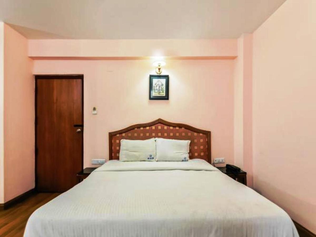 Hotel Blue Bird Утакаманд Экстерьер фото