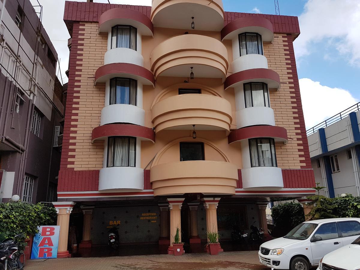 Hotel Blue Bird Утакаманд Экстерьер фото