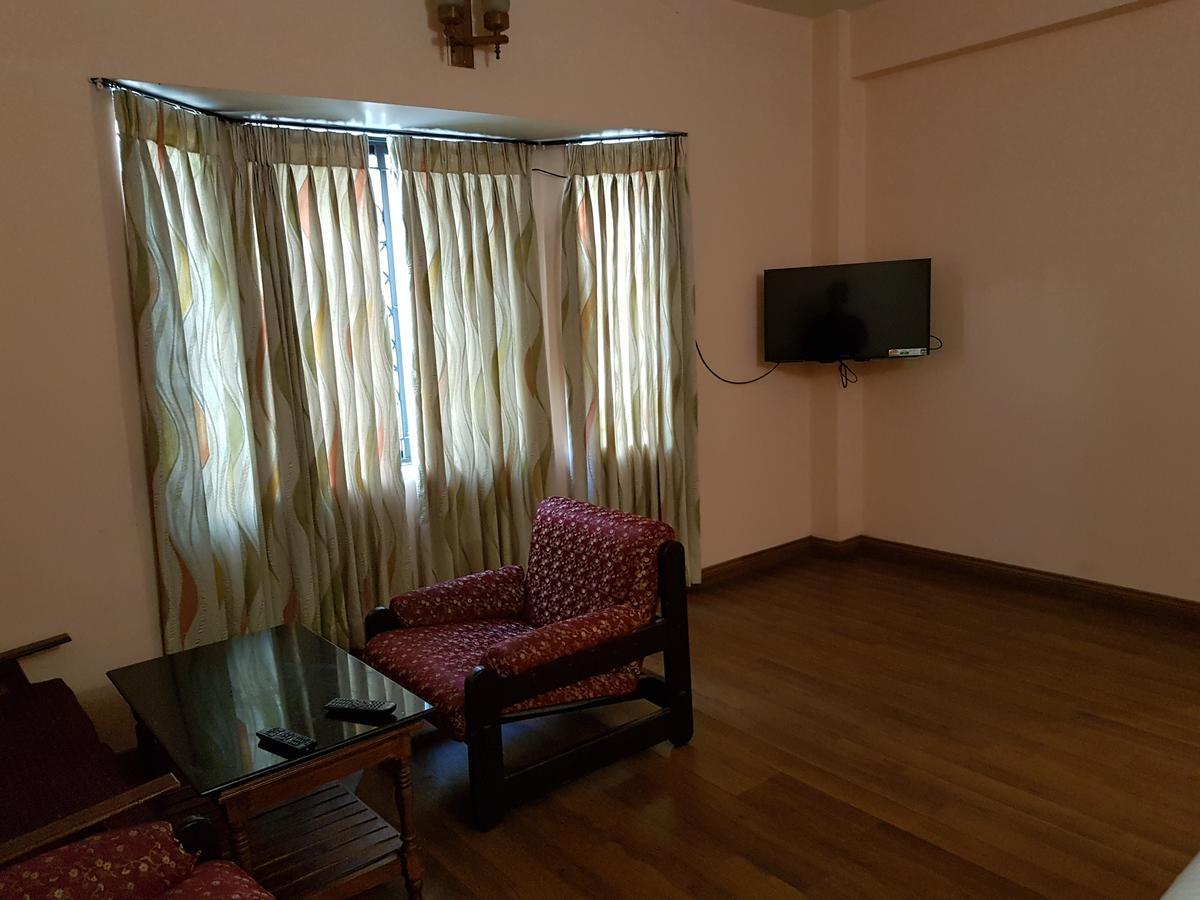 Hotel Blue Bird Утакаманд Экстерьер фото