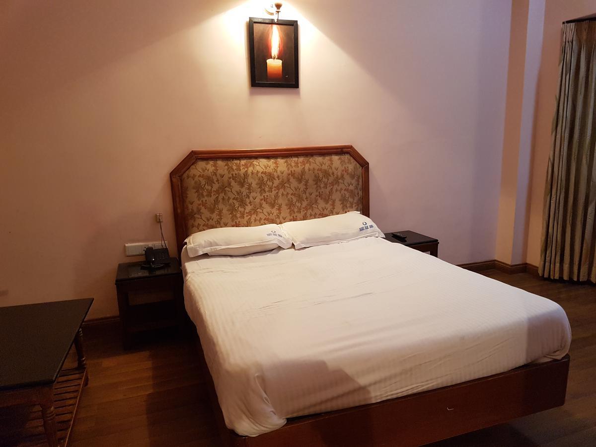 Hotel Blue Bird Утакаманд Экстерьер фото