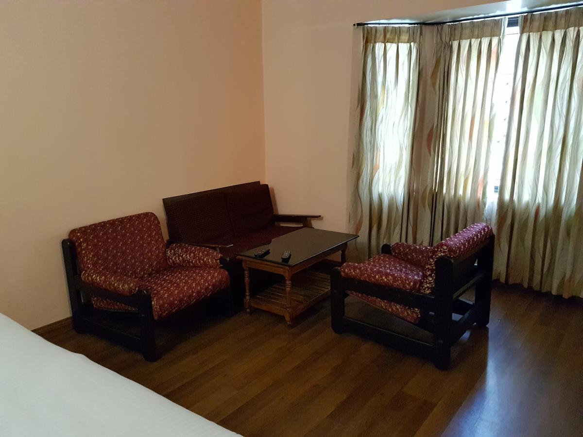 Hotel Blue Bird Утакаманд Экстерьер фото