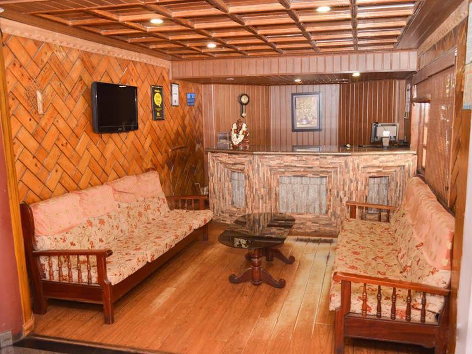 Hotel Blue Bird Утакаманд Экстерьер фото