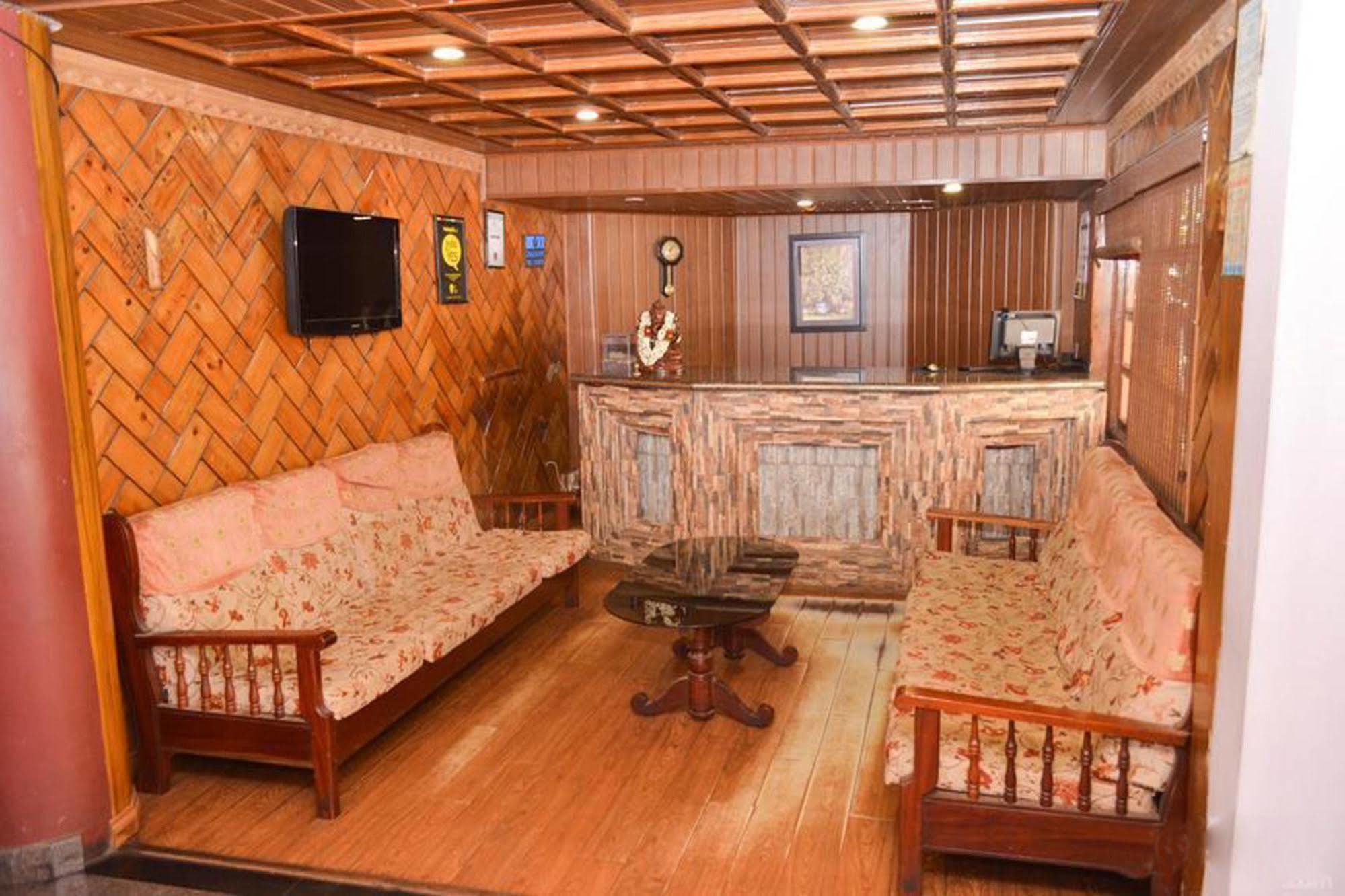Hotel Blue Bird Утакаманд Экстерьер фото